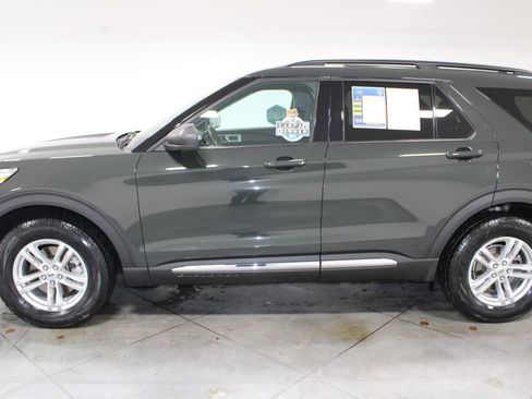 Used 2023 Ford Explorer XLT image 6
