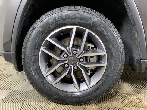 Used 2021 Jeep Grand Cherokee Limited image 31