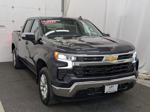 Used 2023 Chevrolet Silverado 1500 LT AWD/4WD image 30
