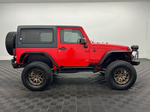 Used 2016 Jeep Wrangler Sahara w/ Connectivity Group AWD/4WD image 7