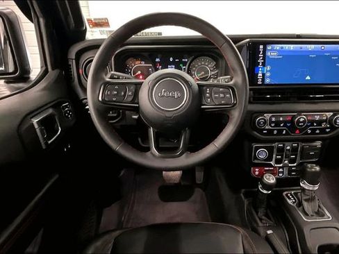 Used 2024 Jeep Wrangler Unlimited Rubicon AWD/4WD image 6