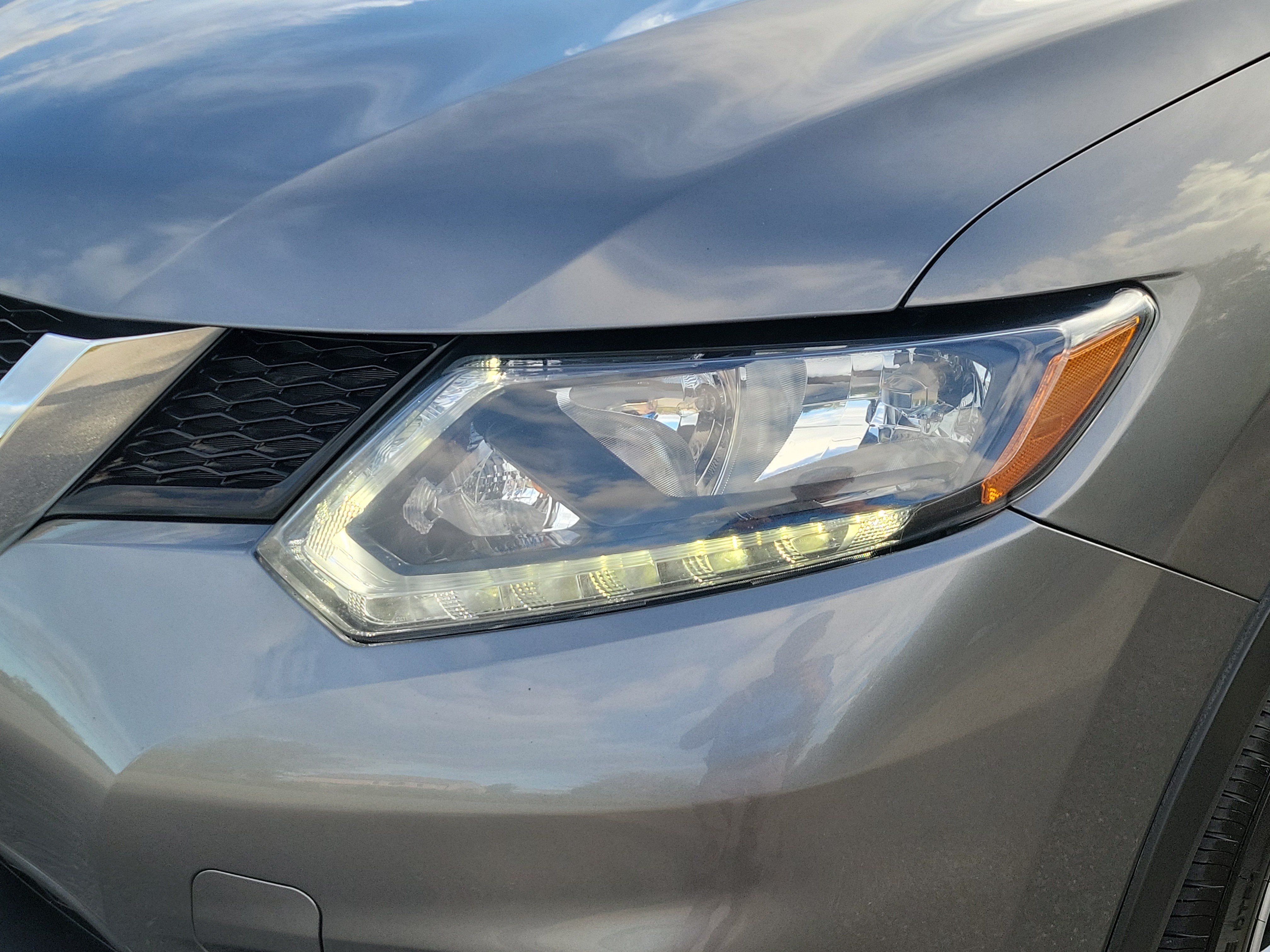 Used 2016 Nissan Rogue S AWD/4WD image 9