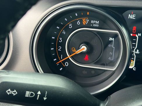 Used 2022 Jeep Gladiator Sport image 38