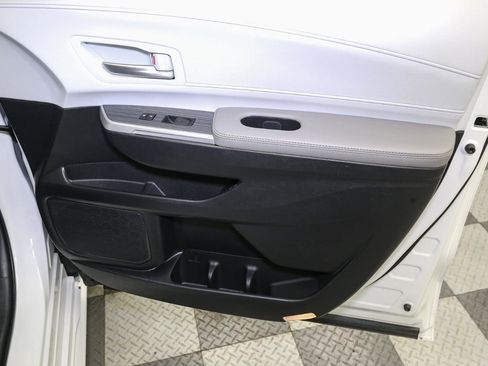 Used 2025 Toyota Sienna XLE image 22