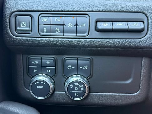 Used 2021 GMC Yukon Denali AWD/4WD image 25