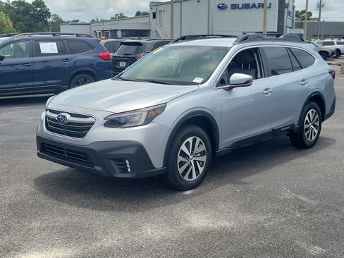 Used 2020 Subaru Outback Premium AWD/4WD image 3