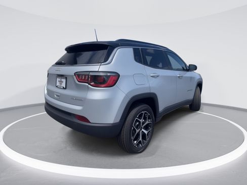 Used 2026 Jeep Compass Limited AWD/4WD image 5