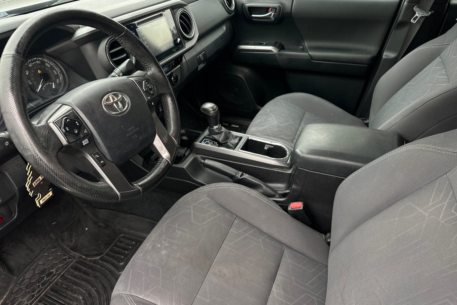 Used 2016 Toyota Tacoma TRD Sport AWD/4WD image 9