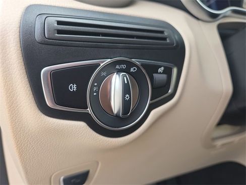 Used 2022 Mercedes-Benz GLC 300 4MATIC image 30