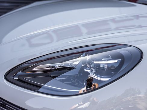 Certified 2023 Porsche Macan S AWD/4WD image 20