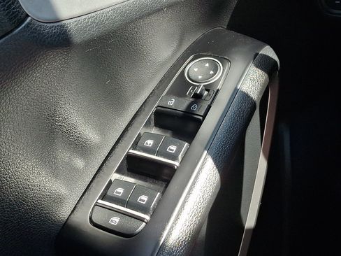 Used 2025 Kia Soul LX w/ LX Technology Package FWD image 23