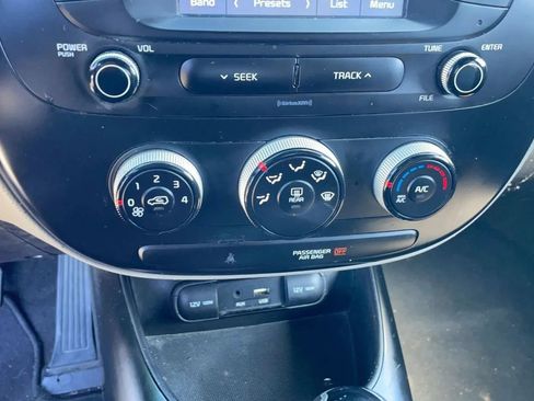 Used 2019 Kia Soul FWD image 12