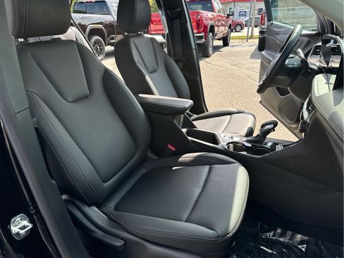 Used 2024 Buick Encore GX Sport Touring image 13