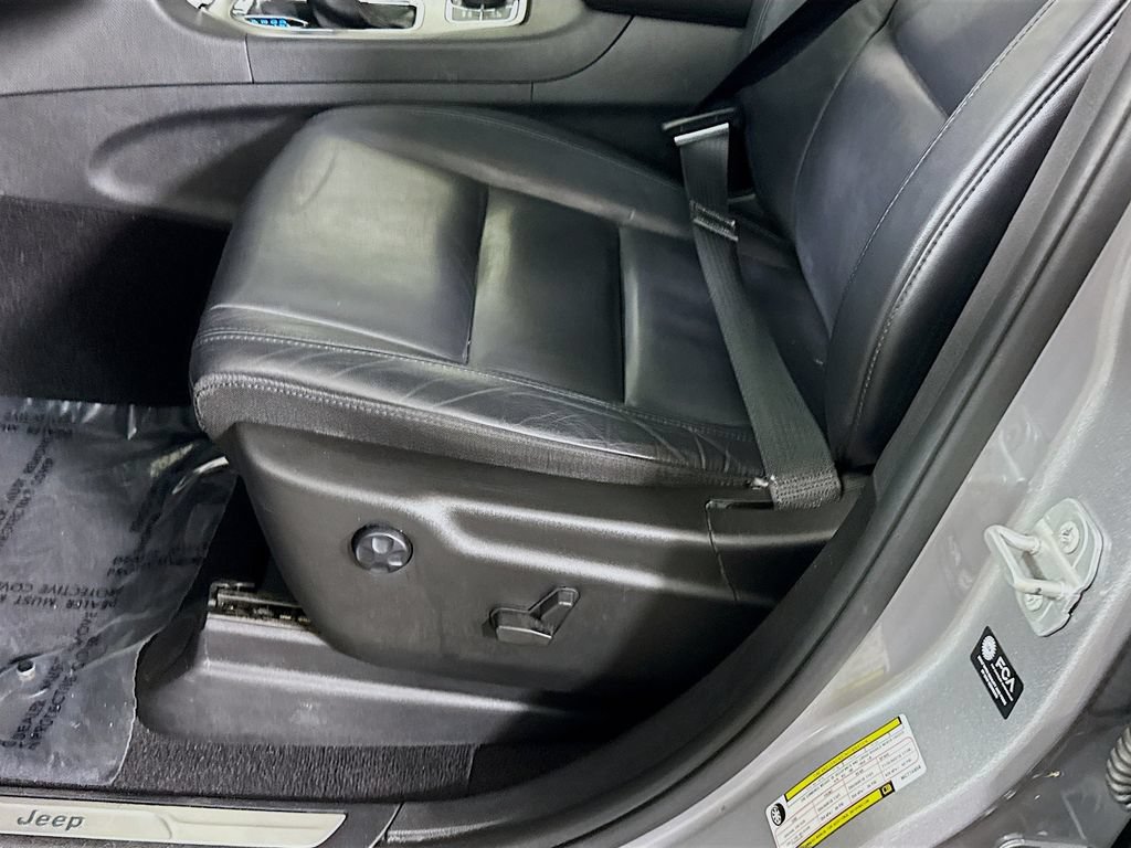 Used 2021 Jeep Grand Cherokee Limited AWD/4WD image 26