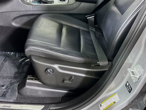 Used 2021 Jeep Grand Cherokee Limited AWD/4WD image 26