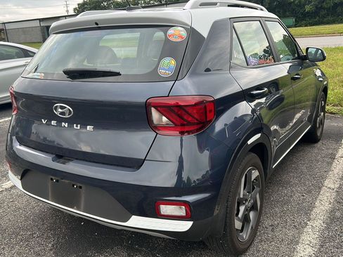 Used 2024 Hyundai Venue Limited FWD image 4