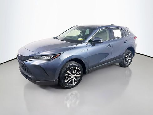 Used 2021 Toyota Venza LE AWD/4WD image 3