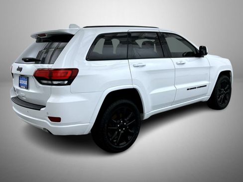 Certified 2022 Jeep Grand Cherokee Laredo X AWD/4WD image 5