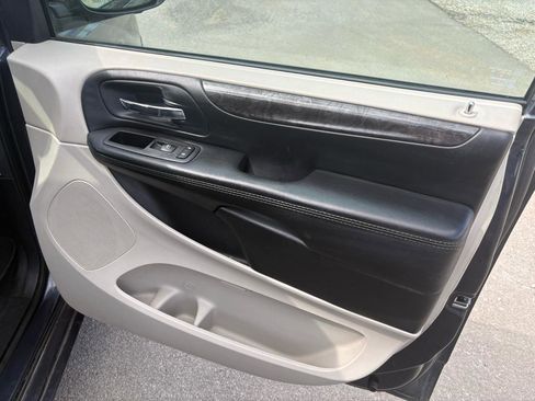 Used 2014 Dodge Grand Caravan SE w/ Quick Order Package 29E SE FWD image 32