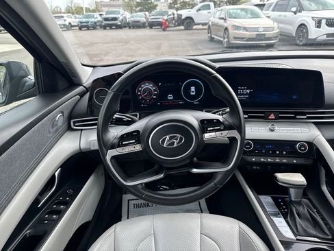 Used 2025 Hyundai Elantra Limited FWD image 21