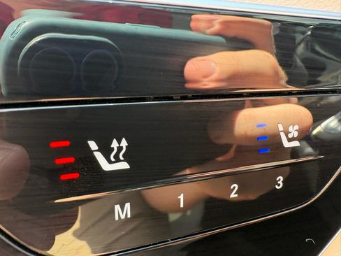 Used 2025 Mercedes-Benz E 350 Sedan image 22
