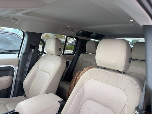 Used 2020 Land Rover Defender 110 SE image 6