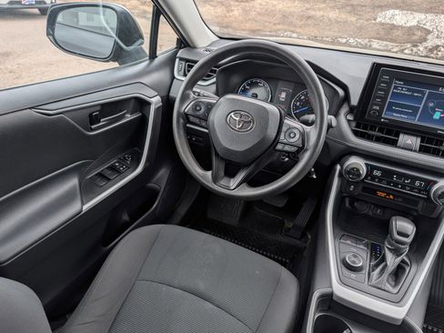 Used 2021 Toyota RAV4 LE AWD/4WD image 10