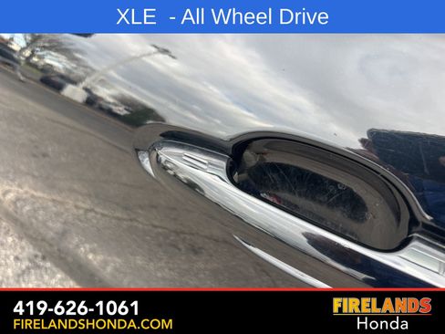 Used 2021 Toyota Highlander XLE AWD/4WD image 17