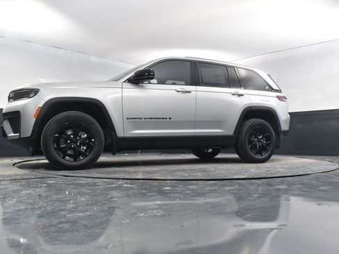 New 2026 Jeep Grand Cherokee Altitude AWD/4WD image 47
