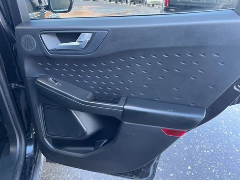 Used 2020 Ford Escape Titanium image 13