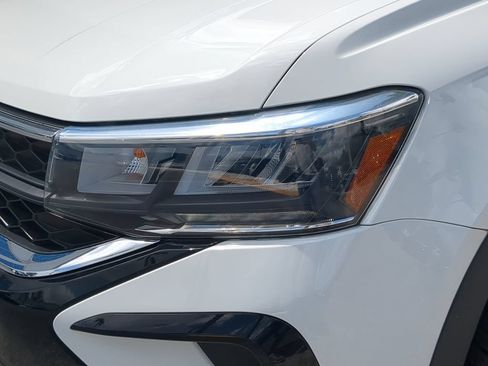 Certified 2023 Volkswagen Taos S FWD image 7