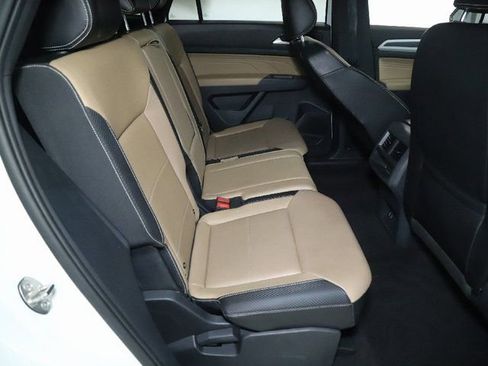 Used 2021 Volkswagen Atlas Cross Sport SEL R-Line w/ Luggage Net & Mats Package image 27