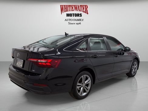 Used 2024 Volkswagen Jetta SE FWD image 4
