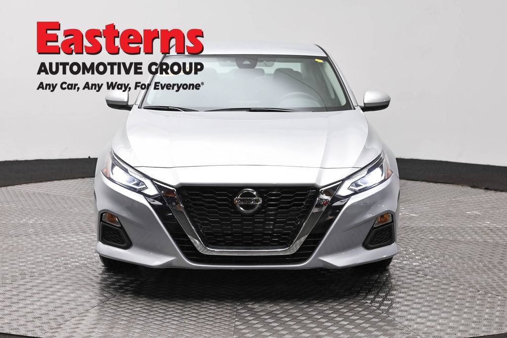 Used 2022 Nissan Altima 2.5 SV FWD image 2