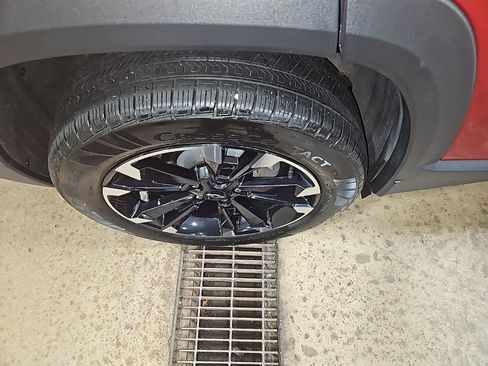 Used 2025 Chevrolet Equinox RS w/ Convenience Package III image 11