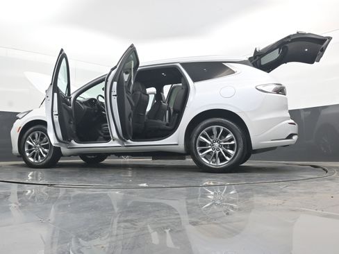 Used 2024 Buick Enclave Avenir FWD image 31