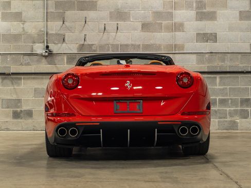 Used 2015 Ferrari California T RWD image 8