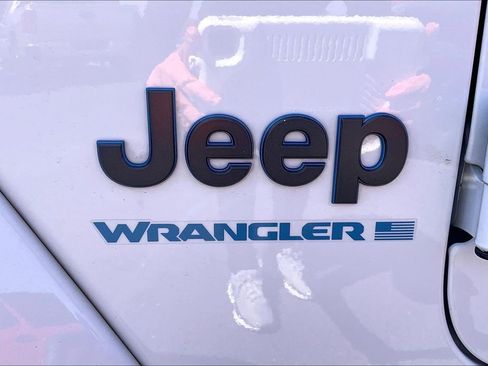 Used 2025 Jeep Wrangler Unlimited Sahara w/ Safety Group AWD/4WD image 4