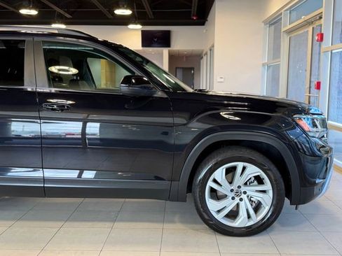 Used 2023 Volkswagen Atlas SE w/ Panoramic Sunroof Package AWD/4WD image 16