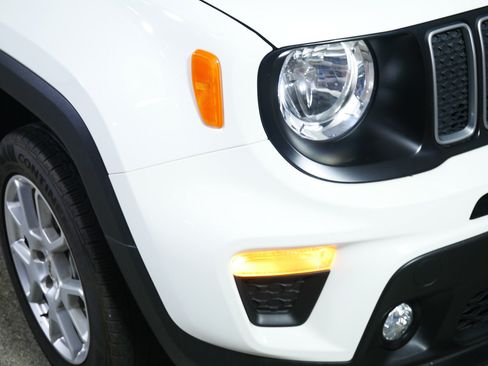 Used 2023 Jeep Renegade Latitude w/ Premium Group AWD/4WD image 16