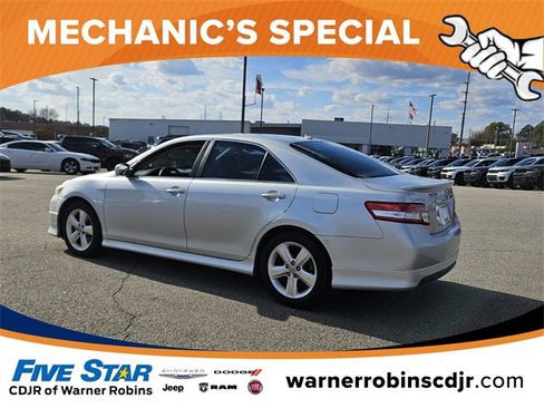 Used 2011 Toyota Camry SE image 9