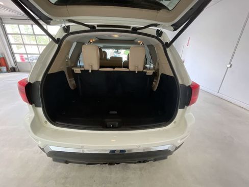 Used 2019 Nissan Pathfinder SL w/ SL Premium Package AWD/4WD image 25