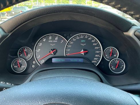 Used 2006 Chevrolet Corvette Coupe w/ Preferred Equipment Group RWD image 11