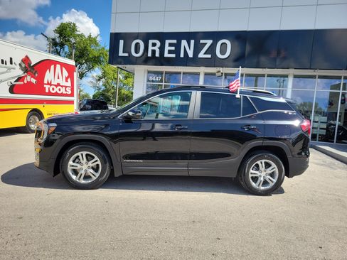 Used 2022 GMC Terrain SLE w/ Driver Convenience Package FWD image 8