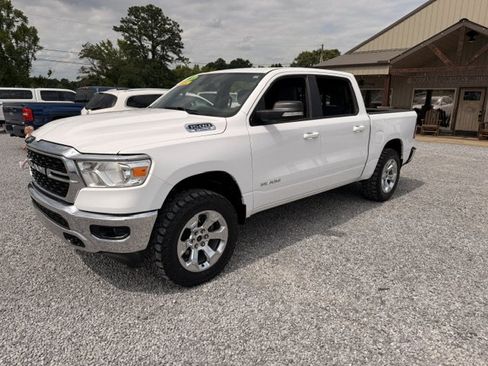 Used 2022 RAM 1500 Big Horn AWD/4WD image 3
