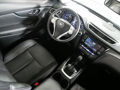 Used 2016 Nissan Rogue SL w/ SL Premium Package image 9