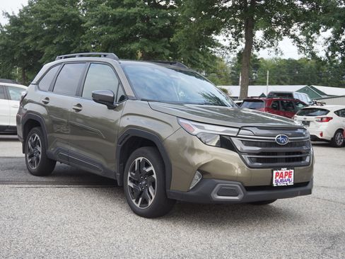 Used 2025 Subaru Forester Limited AWD/4WD image 3