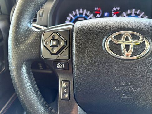 Used 2018 Toyota 4Runner TRD Off-Road Premium w/ Convenience Package AWD/4WD image 12