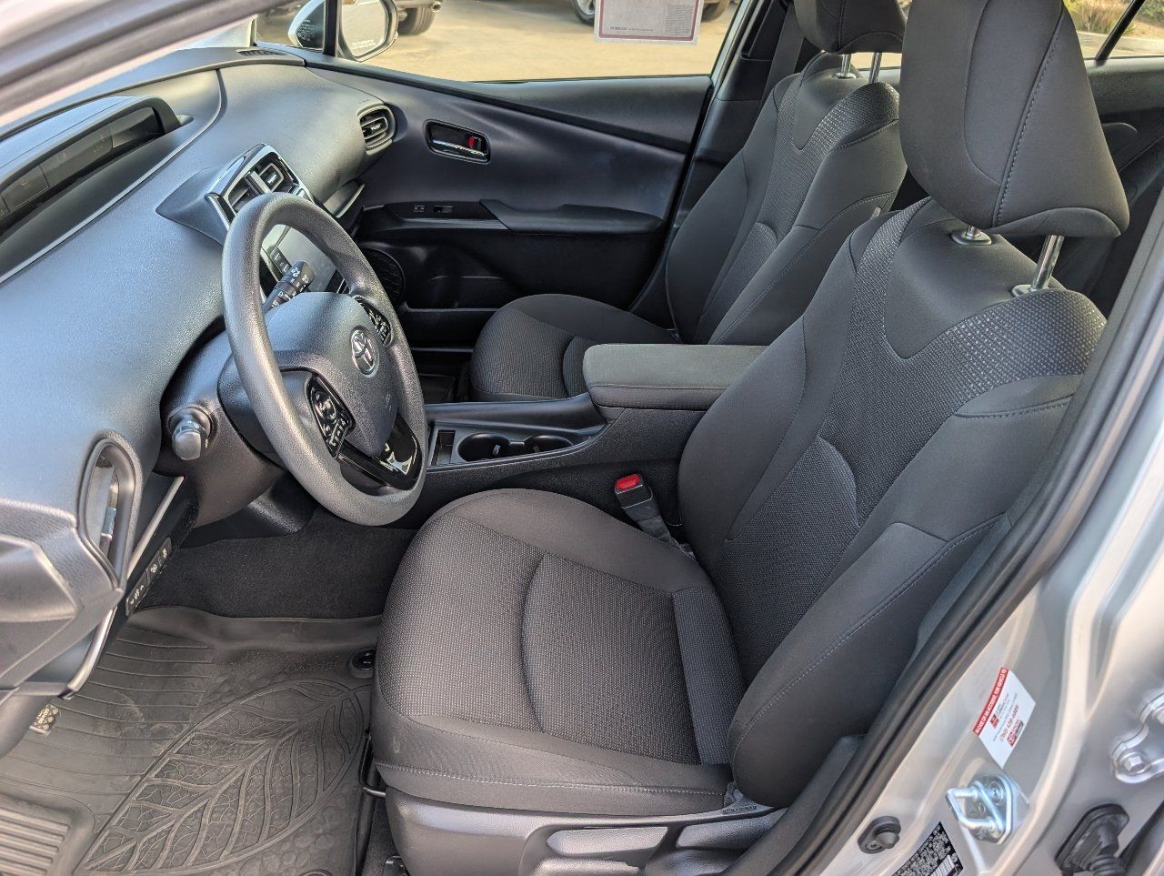 Used 2021 Toyota Prius LE FWD image 2