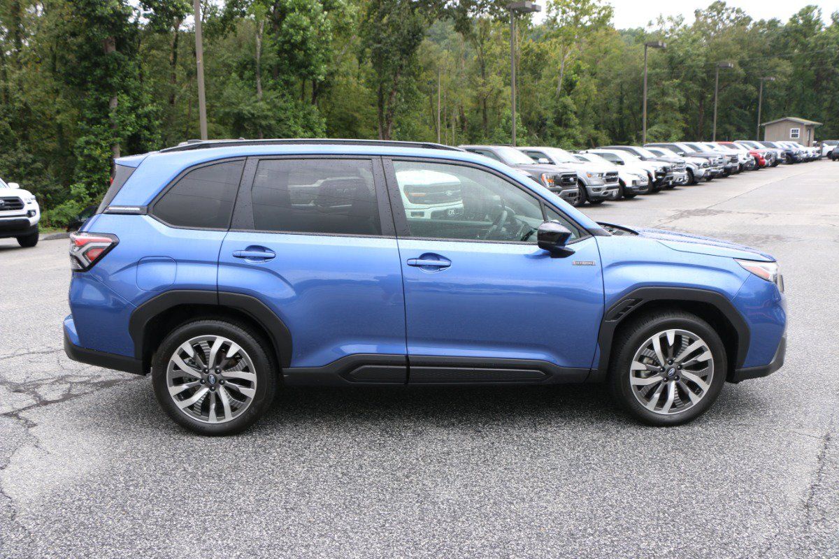 Used 2025 Subaru Forester Touring AWD/4WD image 9